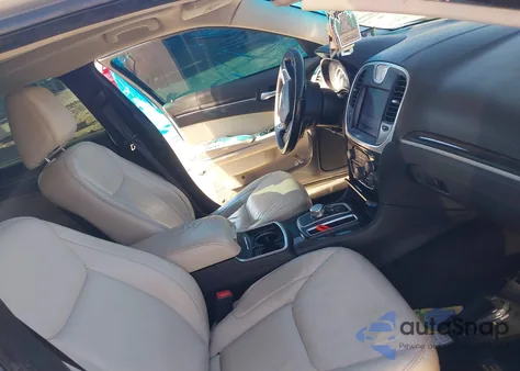 2017 Chrysler 300 Limited z USA, uszkodzony, nr VIN 2C3CCAAG0HH577645